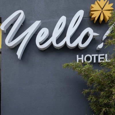 Yello Hotel logo